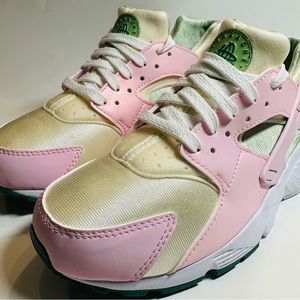 Nike Huarache Run SE Sneakers